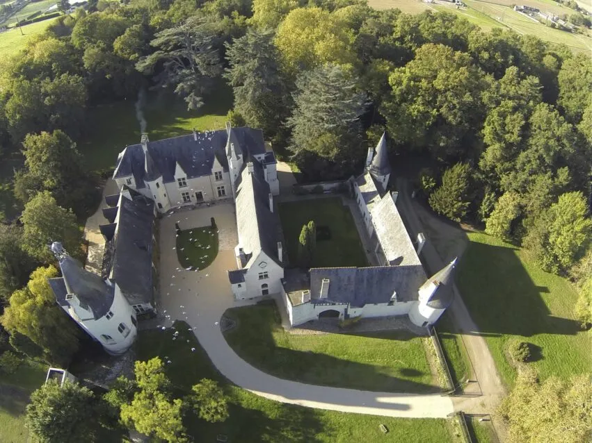 « L&rsquo;envolée » manoir de Launay – Le Manoir de Launay vu du ciel_1
