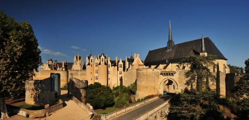 Château de Montreuil-Bellay – Le Château de Montreuil-Bellay et la collégiale_4