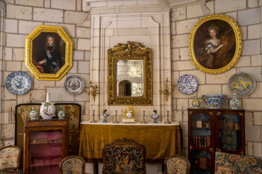Angibaud I1169- Musée du Château expo Lair-007 copie.jpg – Chambre du roi_9