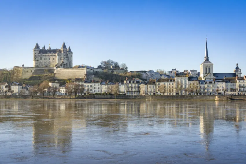 Château de Saumur – Vue sur le château surplombant la Loire_25