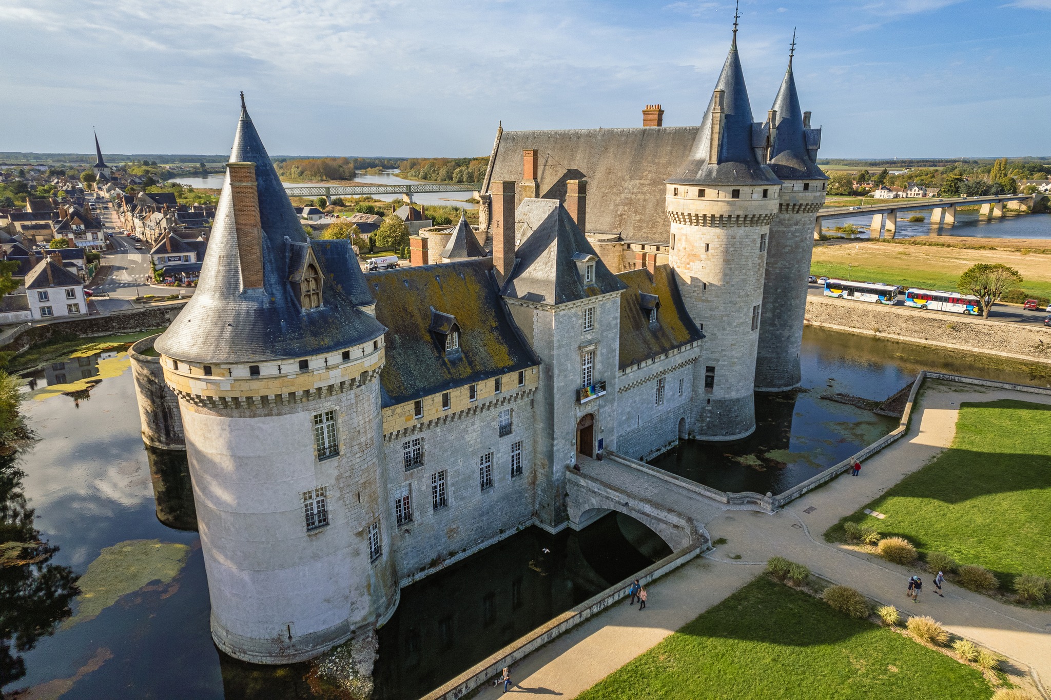 Image: Château de Sully-Sur-Loire