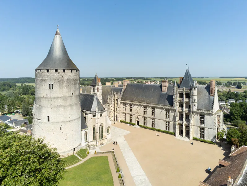 Un grand week-end entre Mayenne, Sarthe et Eure-et-Loir 6 Château de Châteaudun, vue aérienne du donjon et de l'aile Longueville