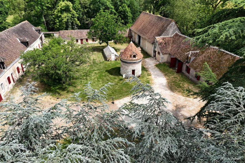 Château de Meslay – vue aérienne des communs