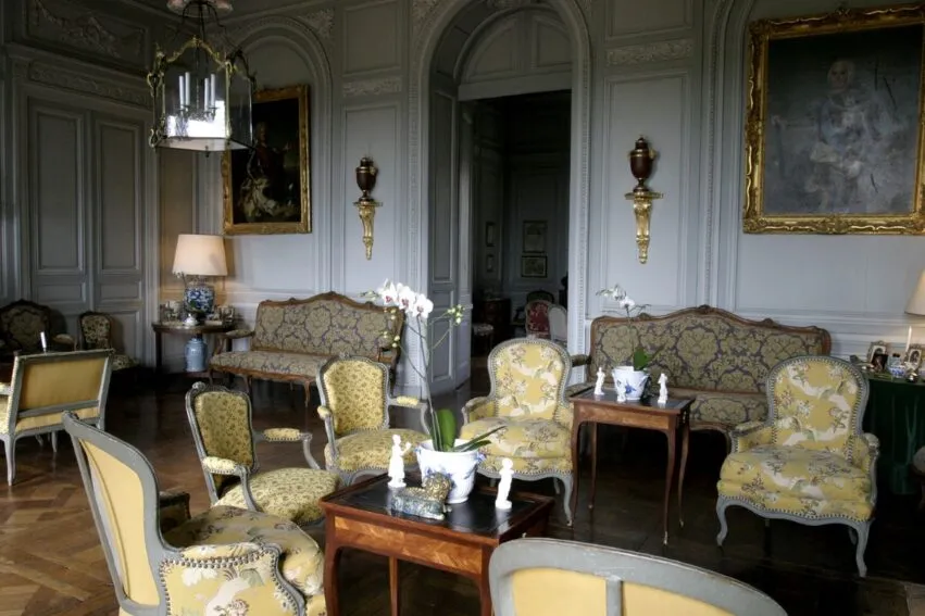 Chateau-de-Montgeffroy—grand-salon.