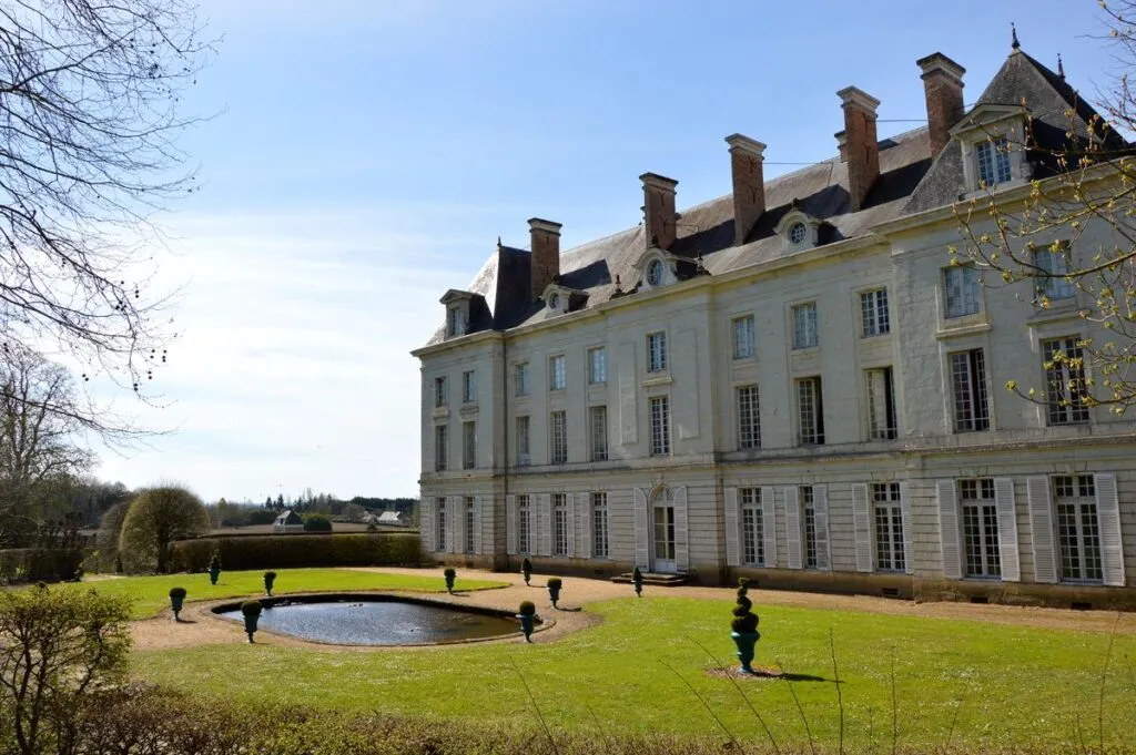 À la découverte des châteaux proches d'Angers 8 Chateau-de-Montgeoffroy---vue-arriere.