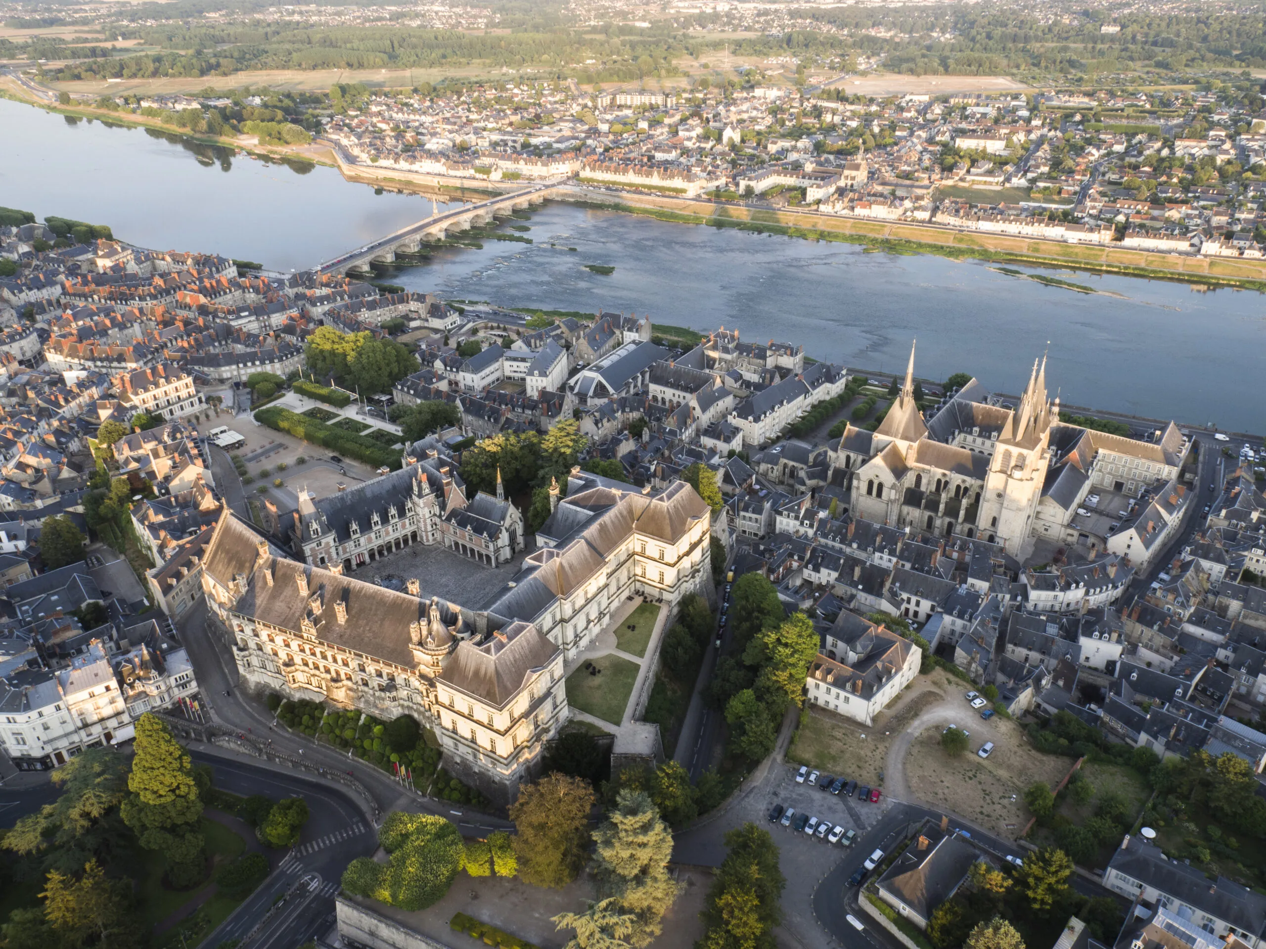 Catherine de Médicis en Val de Loire 1 Chateau-royal-de-Blois--c--Gillard-et-Vincent-2