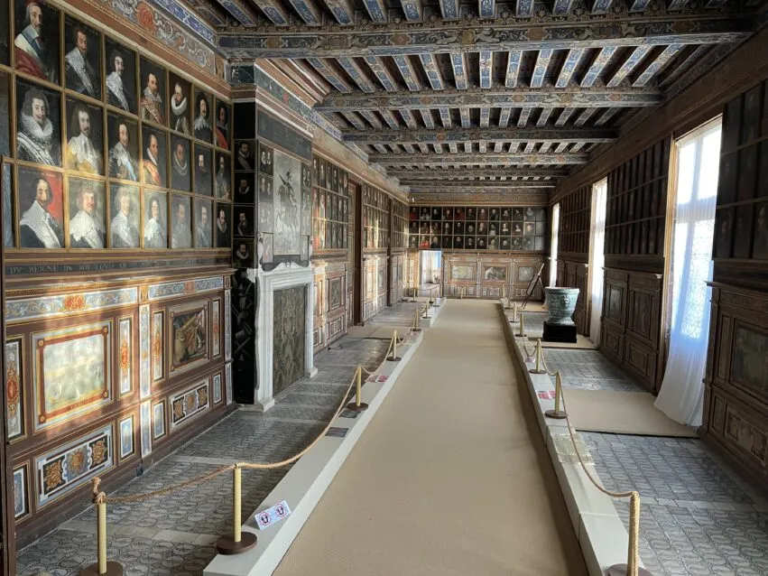 La Galerie des Illustres ou Galerie aux 327  Portraits