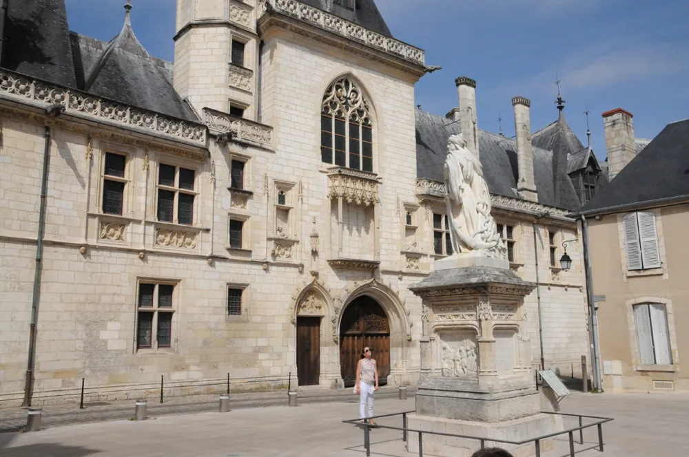 Sur la route des châteaux et autres pépites du Berry 1 PALAISJACQUESCOEUR2