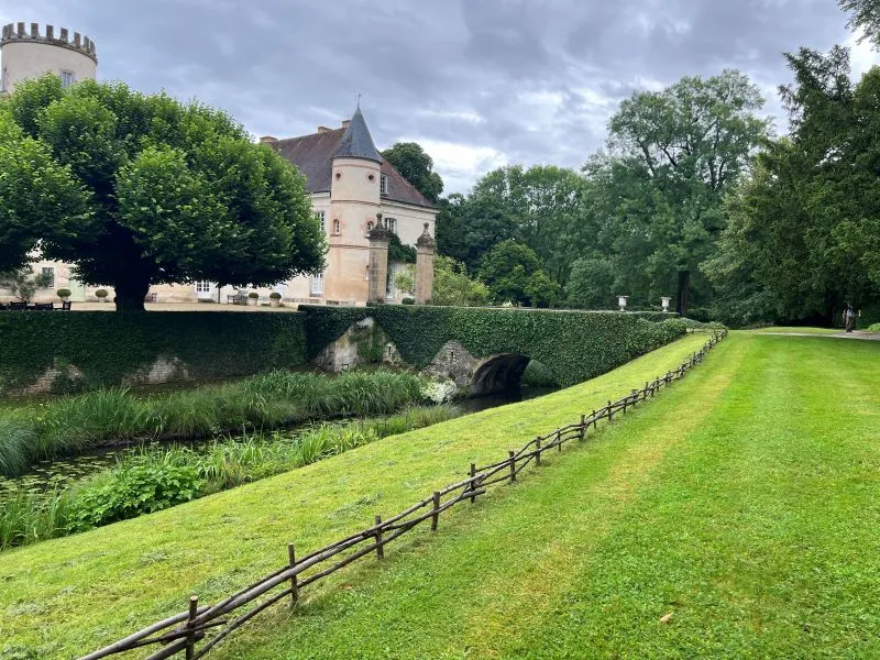 Parc et château de Pesselières