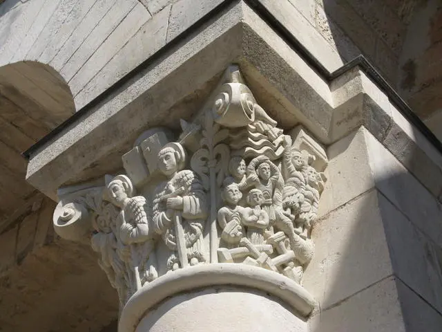 abbaye fleury chapiteau01