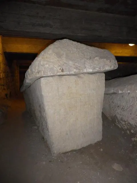 abbaye fleury sarcophage01