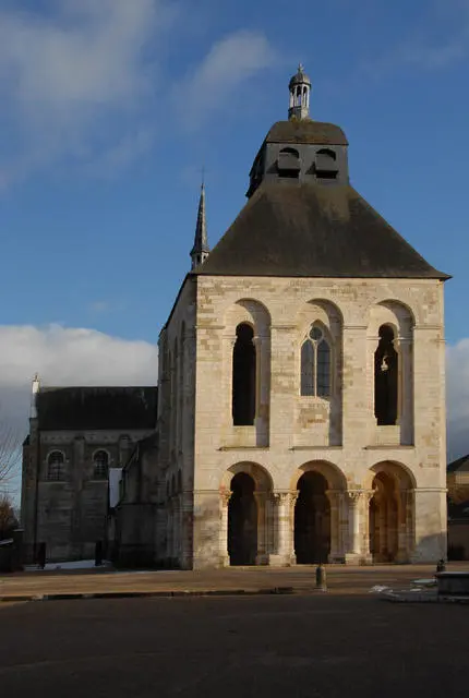 abbaye fleury tour porche