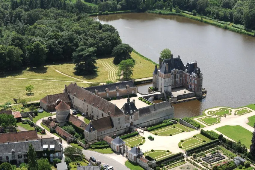 La Bussière – château – vue aerienne