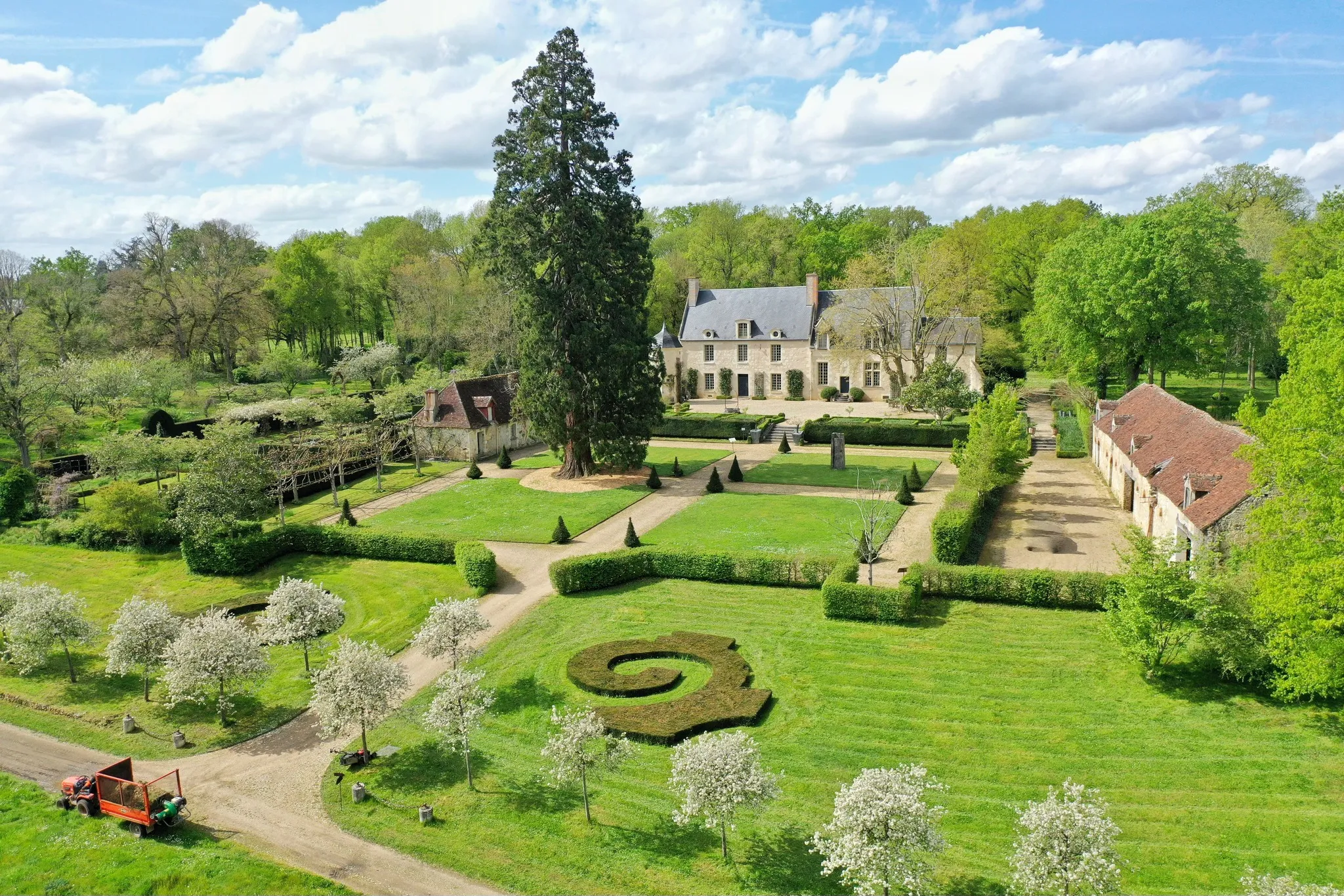 3 parcs et jardins à découvrir au printemps ! 2 Domaine de Poulaines